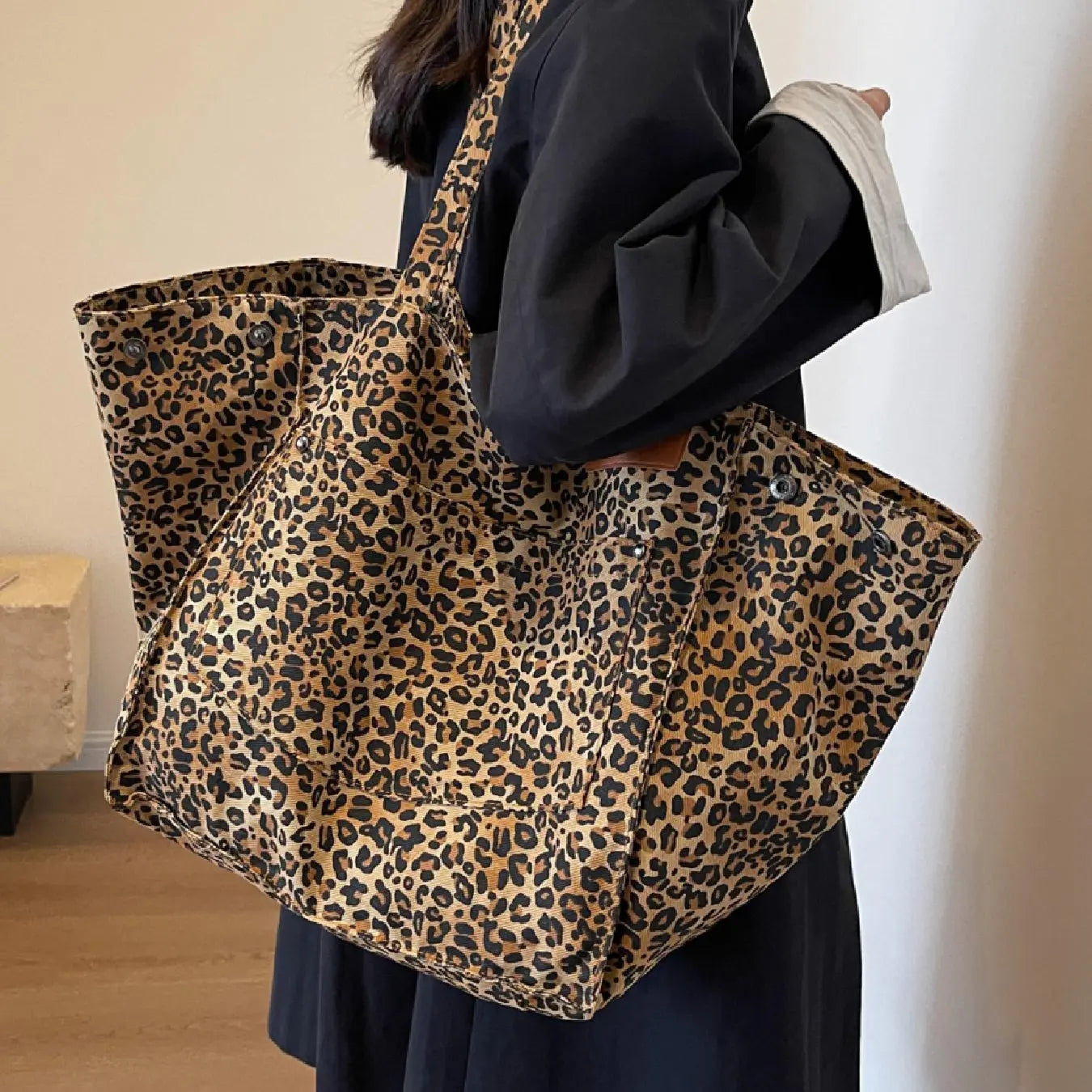 Summer 2024 Women'S Leopard Pattern Canvas Everyday Tote Bag, Summer Large Capacity Shoulder Bag for Daily, Casual Trendy Daily Designer Commuting Bag